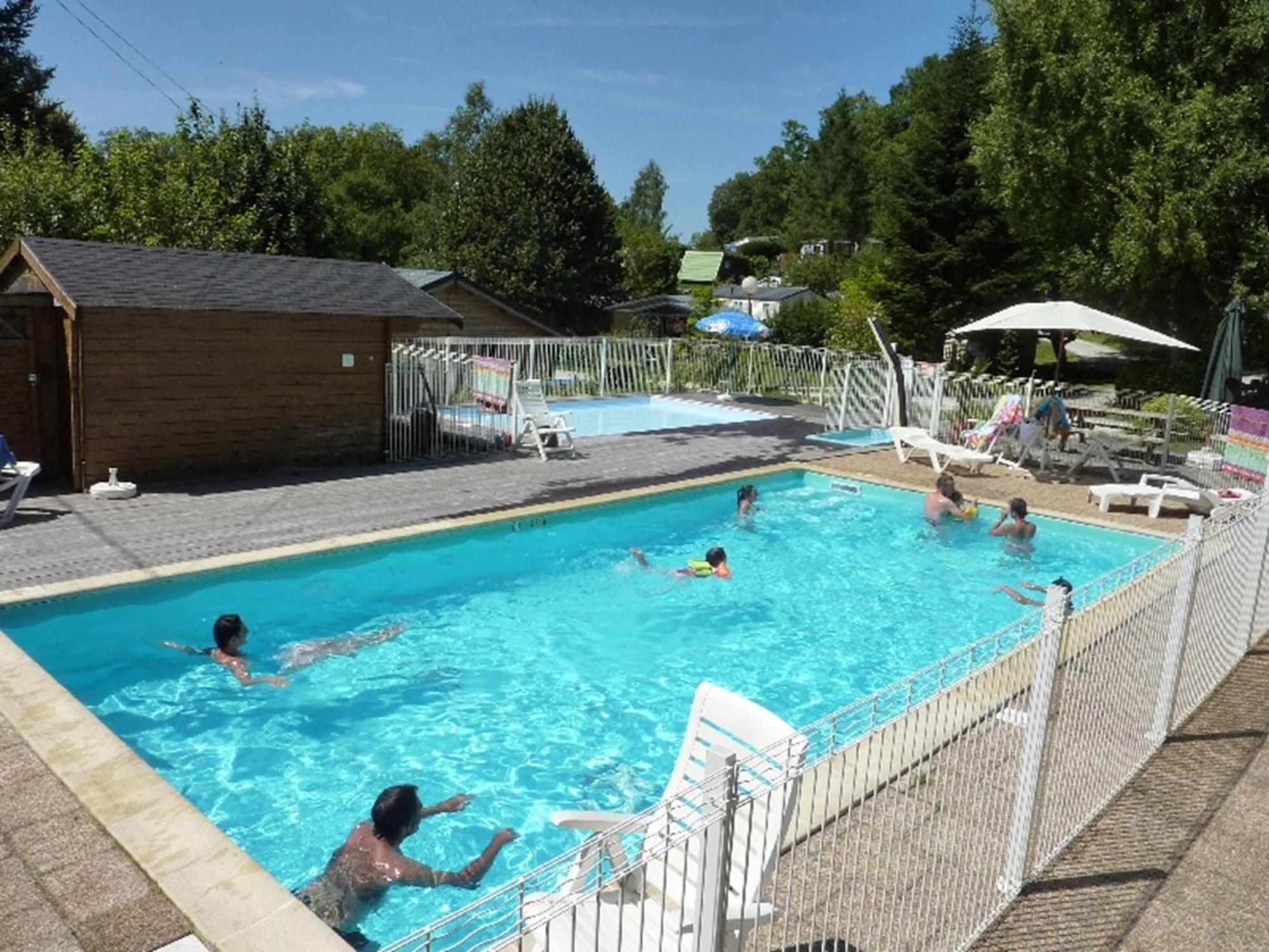 Camping Le Rey Louvie Juzon Buitenkant foto