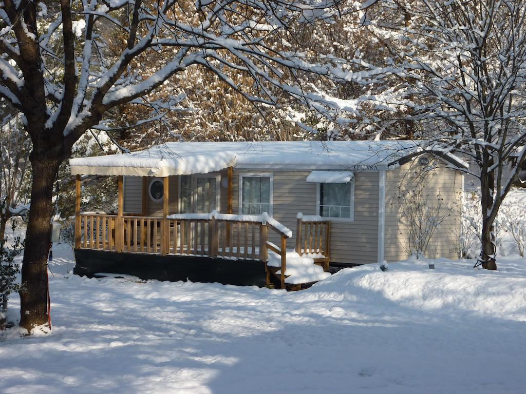 Camping Le Rey Louvie Juzon Kamer foto